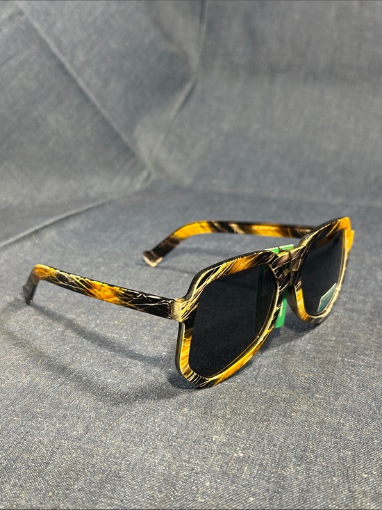 NWT Polarized sunglasses main image 5